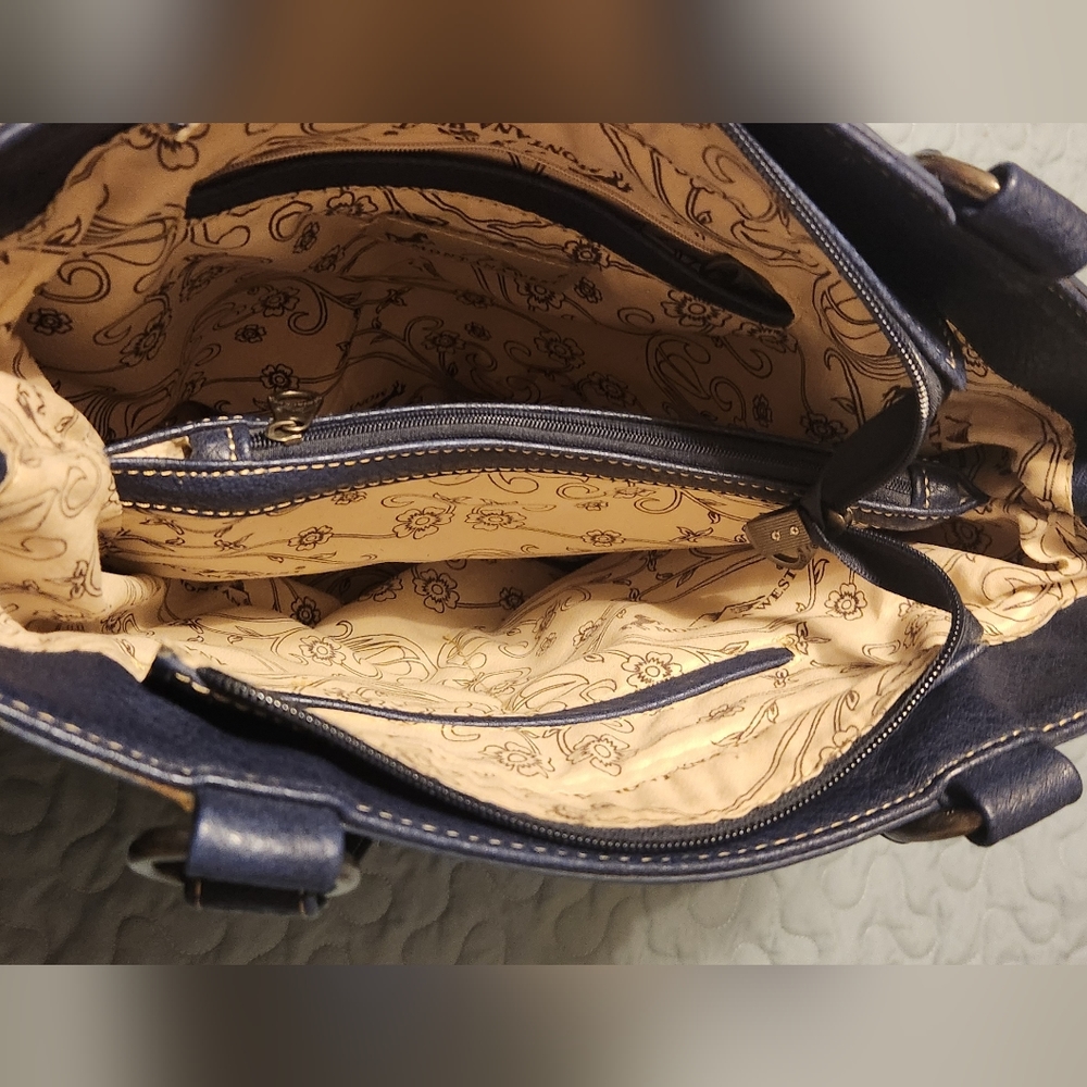 Purse - Picture 2 of 7
